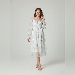 Chic Long Sleeve Floral Dress in White and Blue